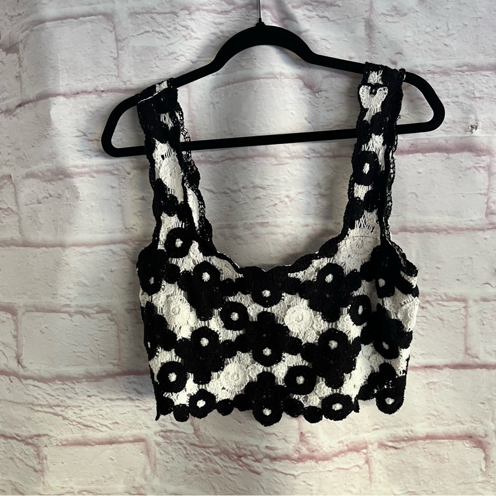 Avec Les Filles Black and White  Crop Tank Top Crochet Beach Y2K M/L Liner